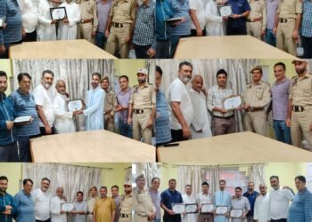 Civil Society Tullamulla honors distinguished Educators for exemplary service