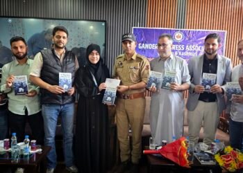 Ganderbal Press Association Hosts Book Launch of ‘A Trauma Called Teenage’