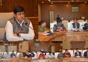 DC Budgam reviews Facilities at Railway Station Budgam