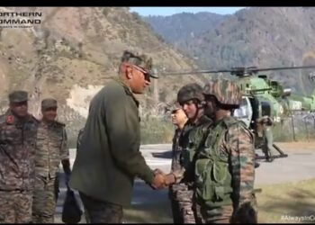 Army Commander Northern Command Visits Poonch, Rajouri, Reviews Operational Preparedness Along LoC