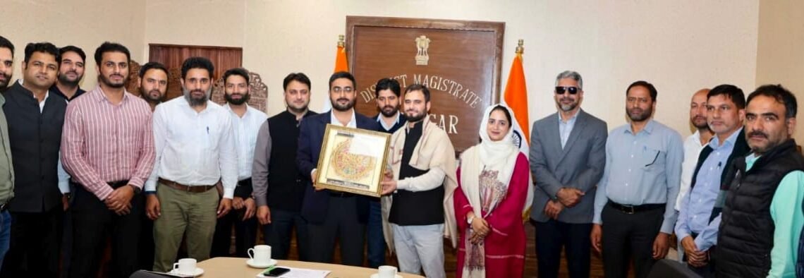 Srinagar District Admin bids affectionate farewell to outgoing SDM West Irfan Bahadur